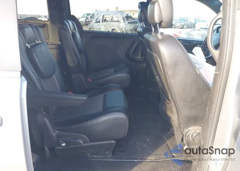 2015 Chrysler Town & Country S z USA, uszkodzony, nr VIN 2C4RC1HG7FR638959